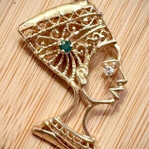 14k 3g Elegant Yellow Gold Egyptian Queen Head Pendant Charm Emerald Diamond